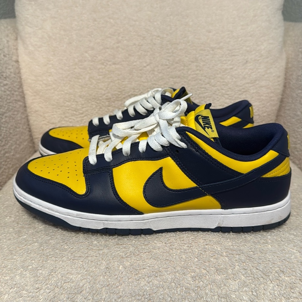 Open to offers men’s 11. Michigan Nike Dunk Low no box